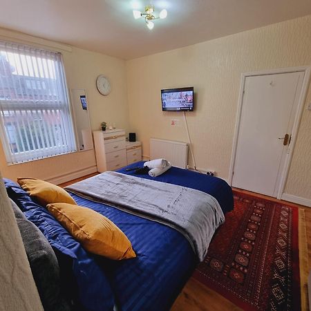 Bright Sunny, Double Bed With Garden, Tv And Wi-Fi Hotel Лийдс Екстериор снимка